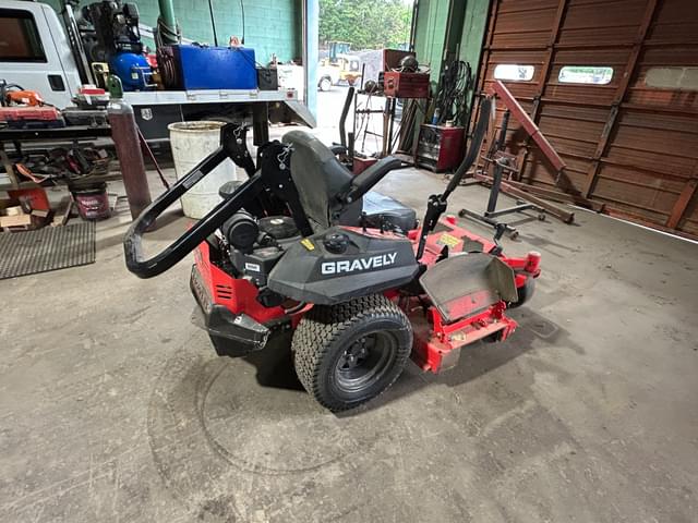 Image of Gravely Pro-Turn 152 equipment image 2