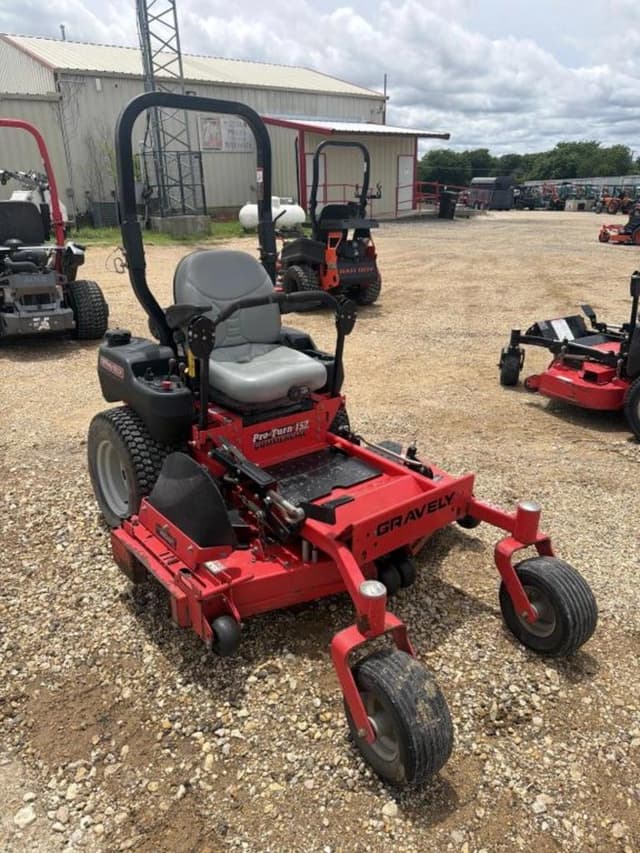 Image of Gravely Pro-Turn 152 equipment image 3