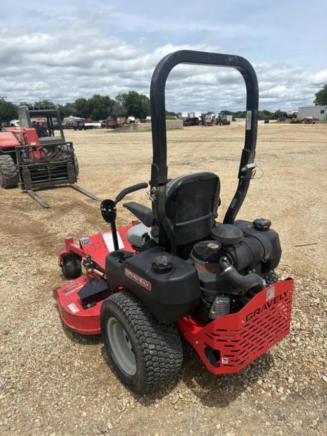 Image of Gravely Pro-Turn 152 equipment image 1