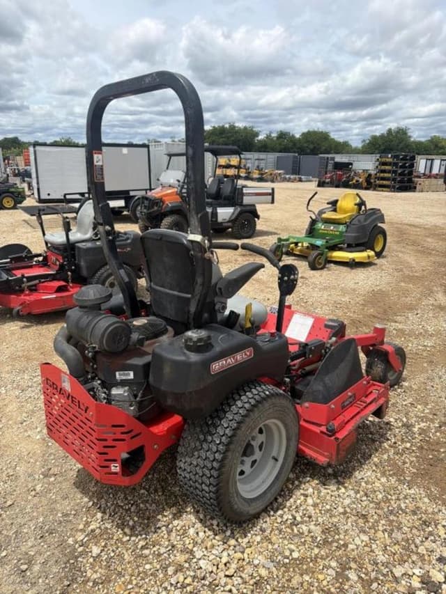 Image of Gravely Pro-Turn 152 equipment image 2