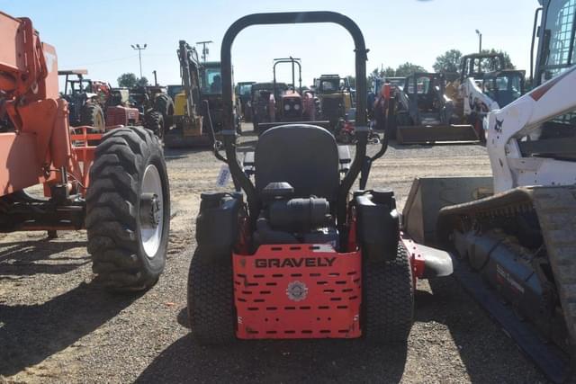 Image of Gravely Pro-Turn 152 equipment image 2