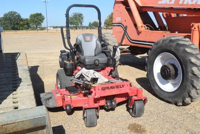 Image of Gravely Pro-Turn 152 equipment image 1