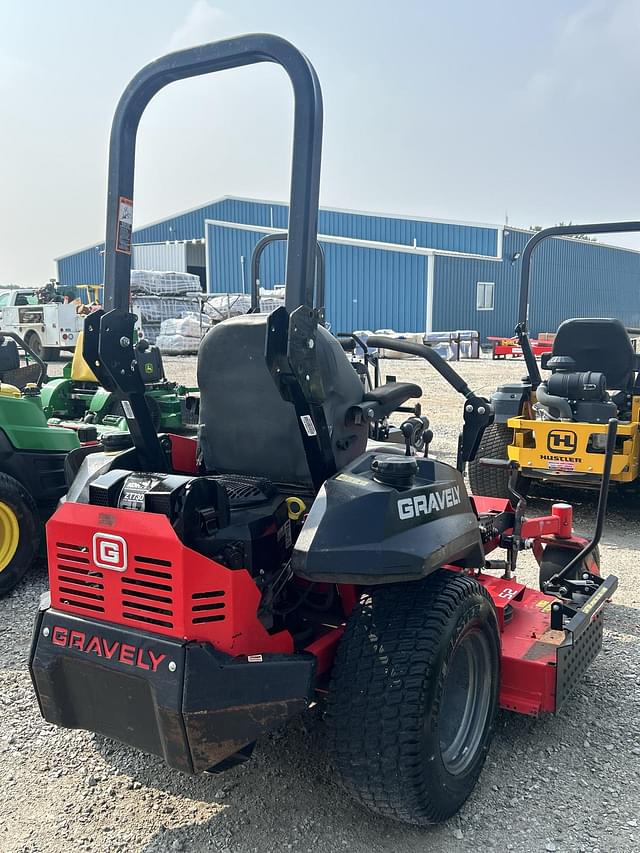 Image of Gravely Pro-Turn 152 equipment image 3