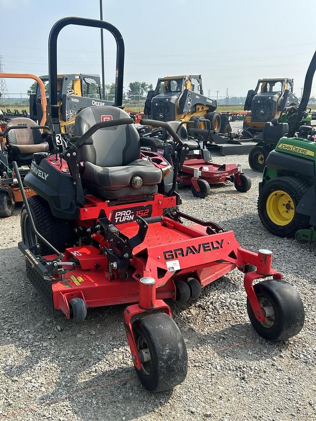 Image of Gravely Pro-Turn 152 equipment image 2