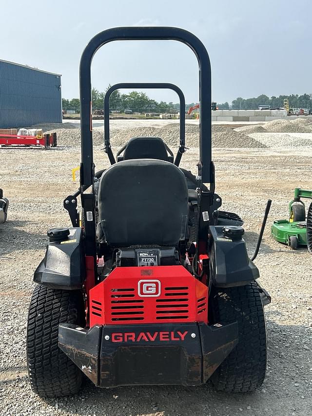 Image of Gravely Pro-Turn 152 equipment image 4