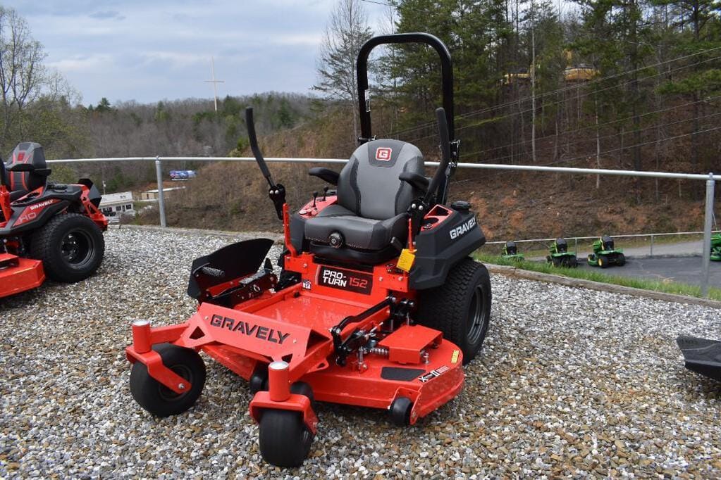 Main image Gravely Pro-Turn 152