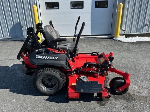 Image of Gravely Pro-Turn 160 equipment image 3
