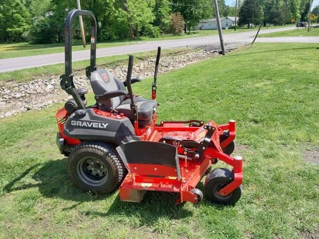 Image of Gravely Pro-Turn 160 equipment image 3