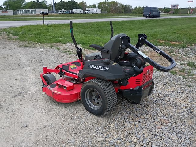 Image of Gravely Pro-Turn 160 equipment image 2