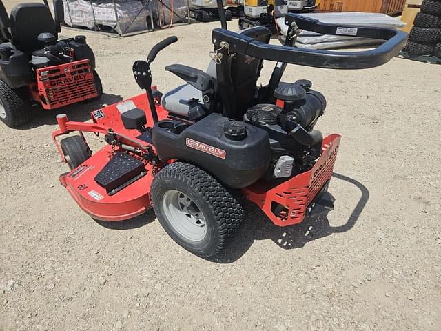 Image of Gravely Pro-Turn 160 equipment image 3