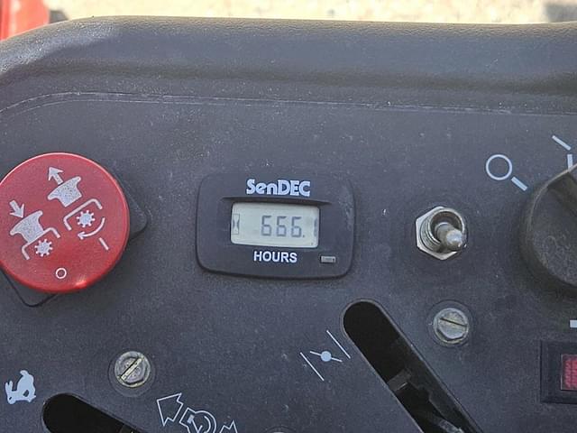 Image of Gravely Pro-Turn 160 equipment image 4