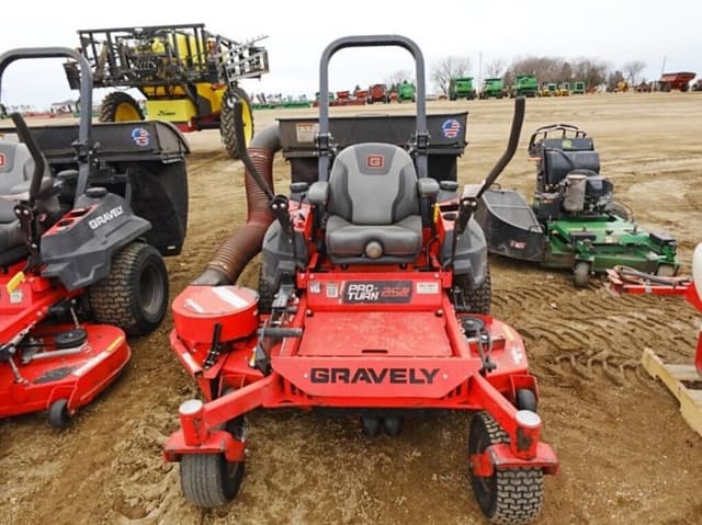 Image of Gravely Pro-Turn 252 equipment image 4