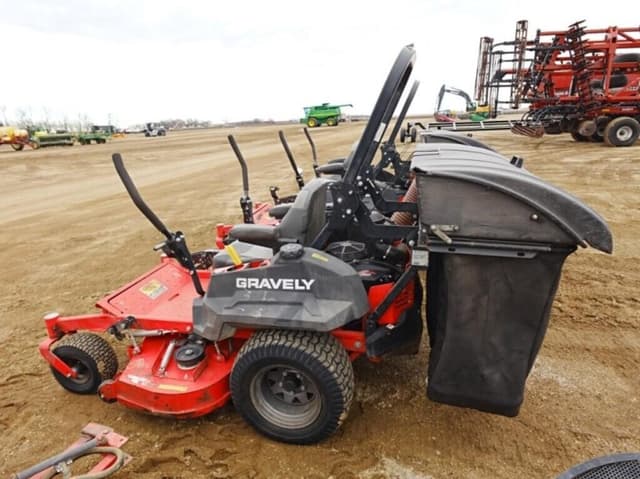 Image of Gravely Pro-Turn 252 equipment image 3