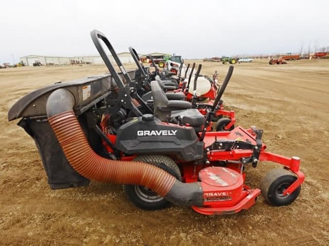 Image of Gravely Pro-Turn 252 equipment image 2