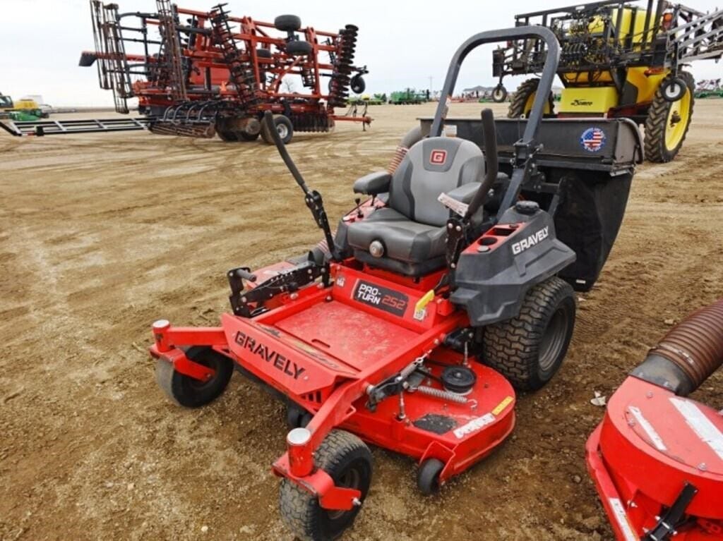 Gravely Pro-Turn 252 Equipment Image0