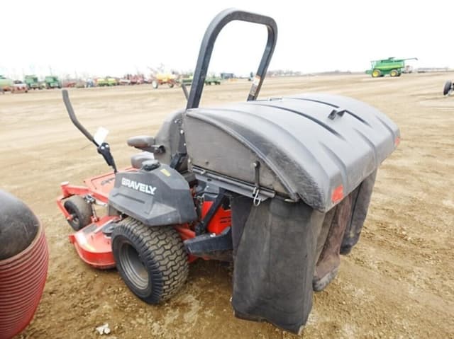 Image of Gravely Pro-Turn 252 equipment image 4