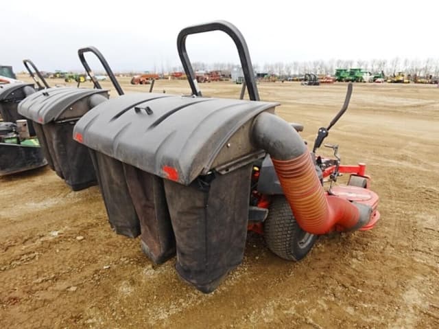 Image of Gravely Pro-Turn 252 equipment image 3