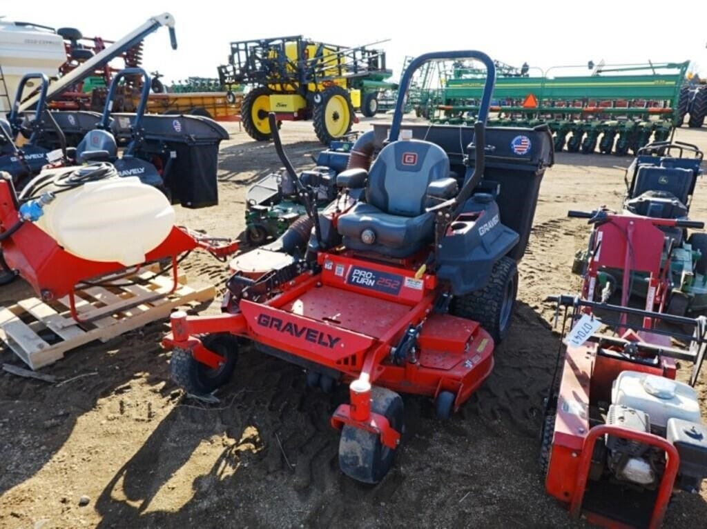 Gravely Pro-Turn 252 Equipment Image0