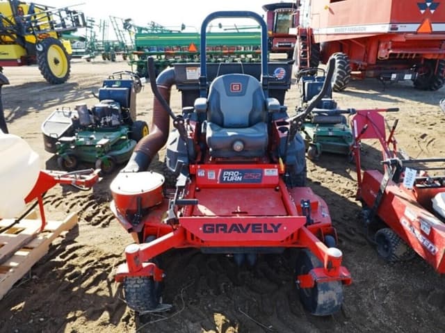 Image of Gravely Pro-Turn 252 equipment image 1