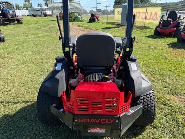 Image of Gravely Pro-Turn 260 equipment image 4
