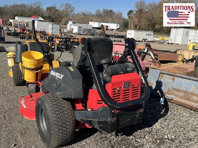 Image of Gravely Pro-Turn 260 equipment image 2