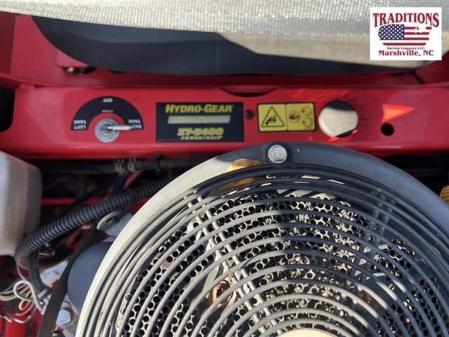 Image of Gravely Pro-Turn 260 equipment image 4