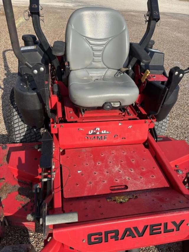 Image of Gravely Pro-Turn 260 equipment image 4