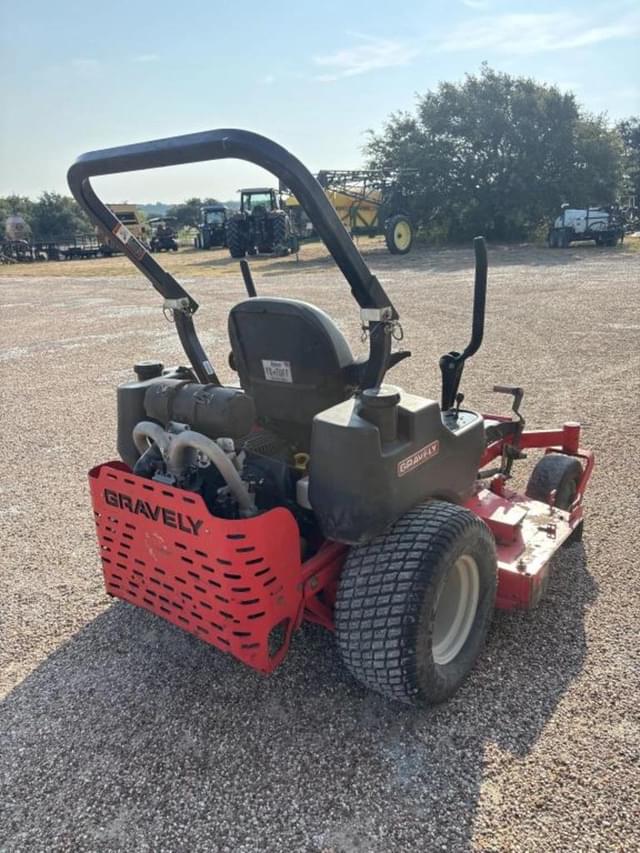 Image of Gravely Pro-Turn 260 equipment image 2