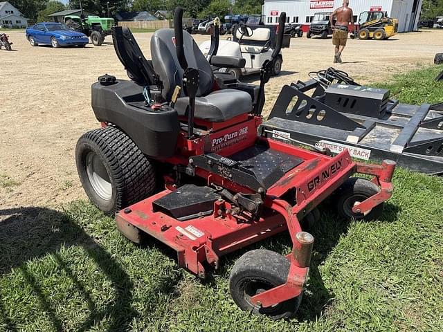 Image of Gravely Pro-Turn 260 equipment image 2