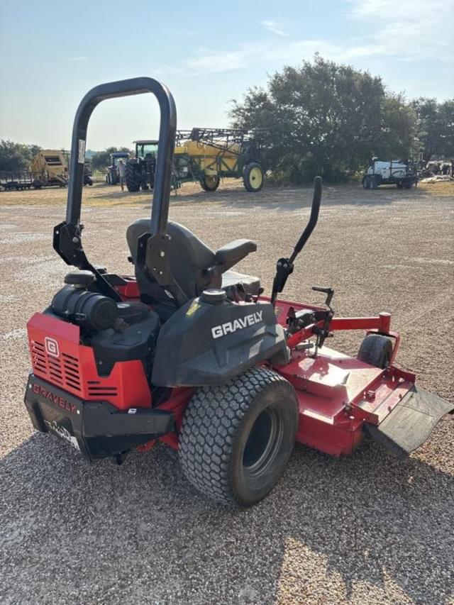 Image of Gravely  Pro Turn 272 equipment image 2