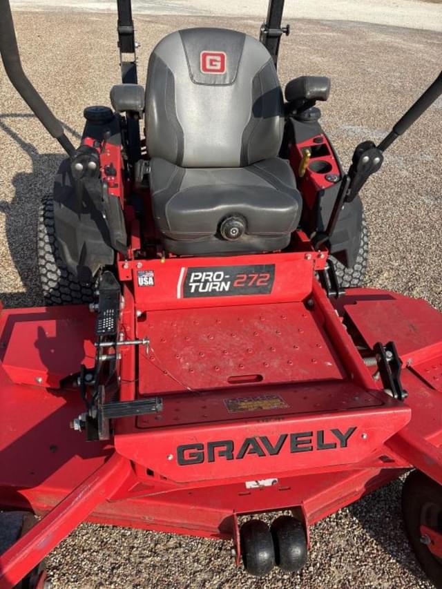 Image of Gravely  Pro Turn 272 equipment image 4