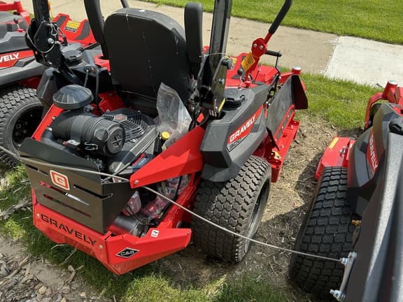 Image of Gravely Pro-Turn 352 equipment image 1