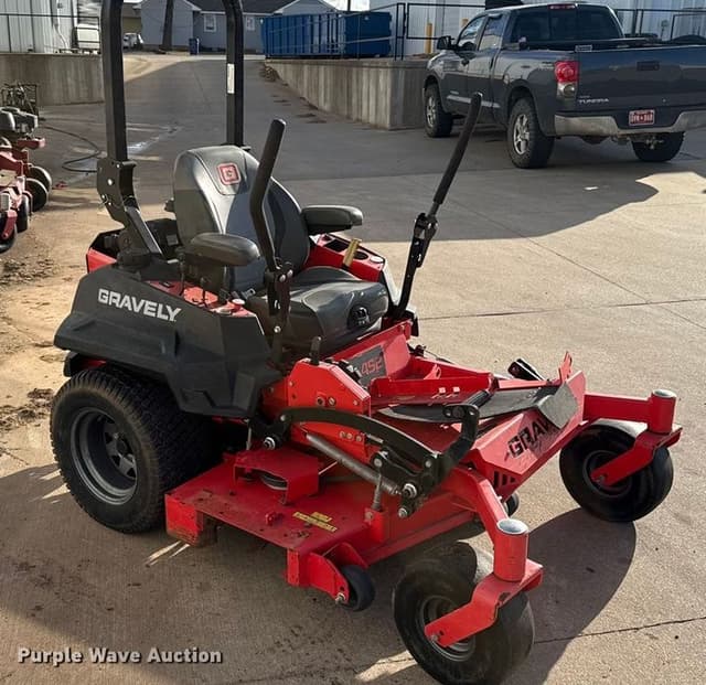 Image of Gravely Pro-Turn 452 equipment image 2