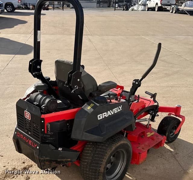 Image of Gravely Pro-Turn 452 equipment image 4