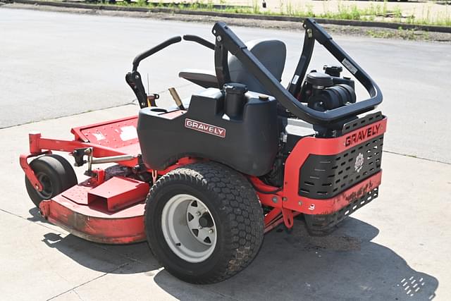 Image of Gravely Pro-Turn 460 equipment image 4