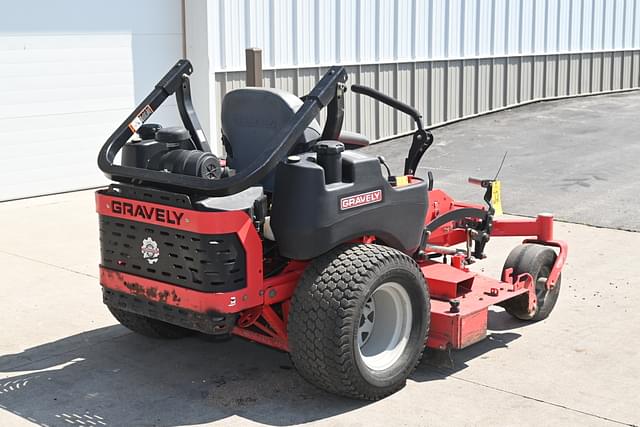 Image of Gravely Pro-Turn 460 equipment image 2