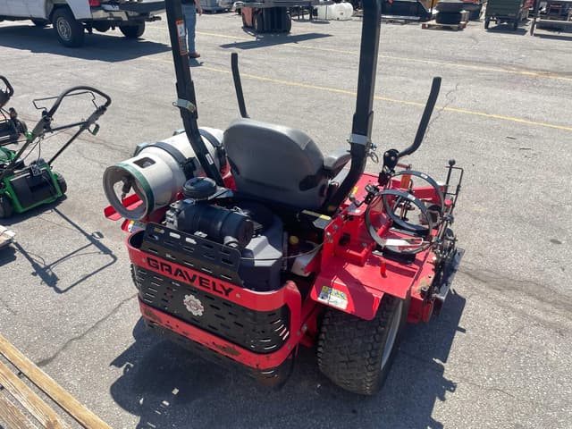 Image of Gravely Pro-Turn 460 equipment image 4