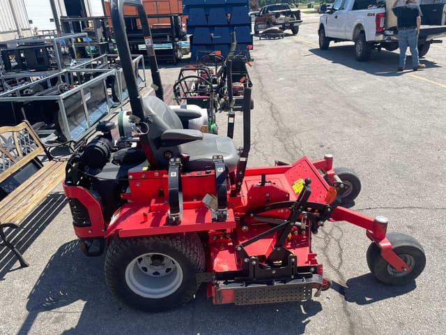 Image of Gravely Pro-Turn 460 equipment image 3
