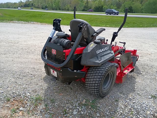 Image of Gravely Pro-Turn 460 equipment image 4