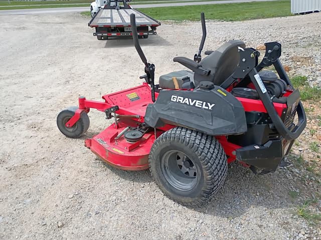Image of Gravely Pro-Turn 460 equipment image 2