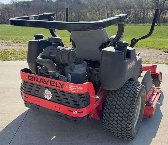 Image of Gravely Pro-Turn 460 equipment image 3