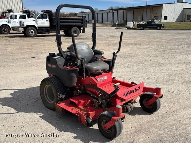 Image of Gravely Pro-Turn 460 equipment image 2