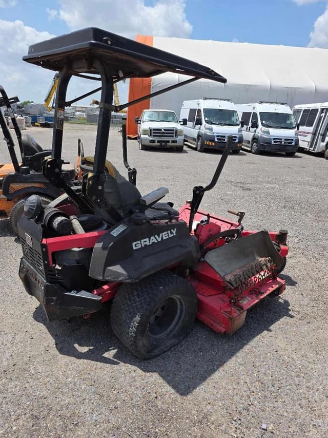 Image of Gravely Pro-Turn 472 equipment image 4