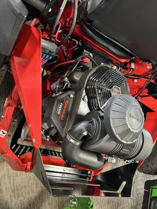 Image of Gravely Pro-Turn 552 Image 1