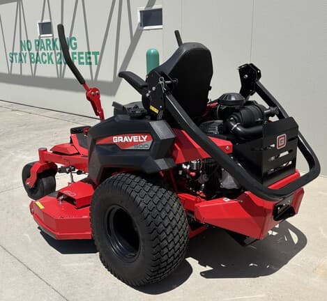 Image of Gravely Pro-Turn 560 equipment image 4