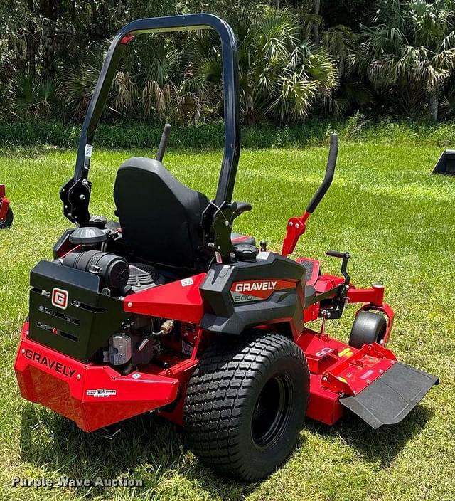 Image of Gravely Pro-Turn 560 equipment image 4