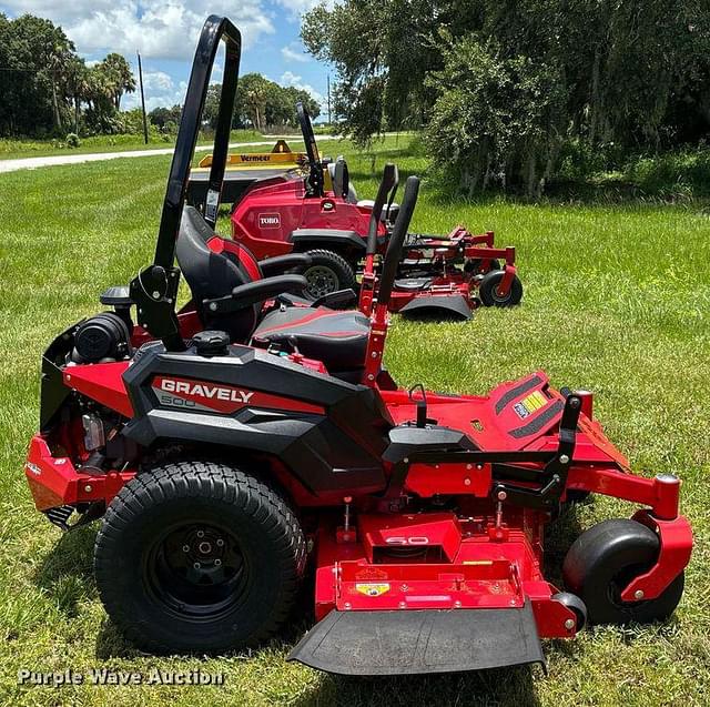 Image of Gravely Pro-Turn 560 equipment image 3