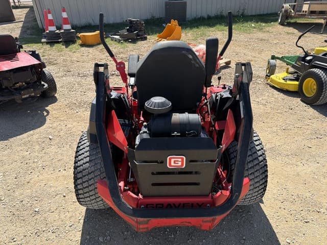 Image of Gravely Pro-Turn 560 equipment image 2