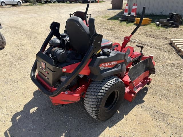 Image of Gravely Pro-Turn 560 equipment image 3