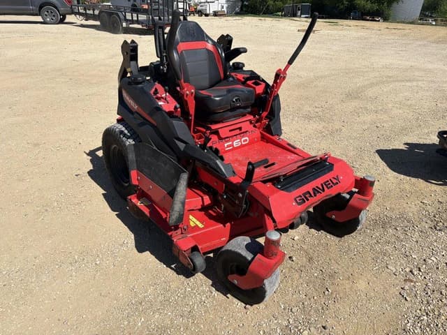 Image of Gravely Pro-Turn 560 equipment image 4